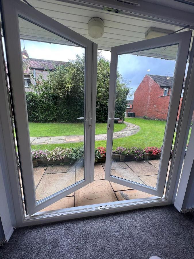 Selborne Studios Off Road Gated Parking Coventry Exterior foto