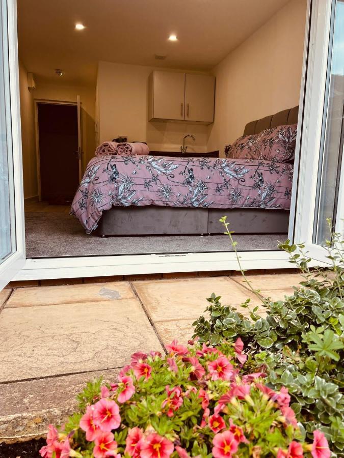 Selborne Studios Off Road Gated Parking Coventry Exterior foto