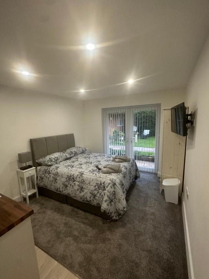 Selborne Studios Off Road Gated Parking Coventry Exterior foto