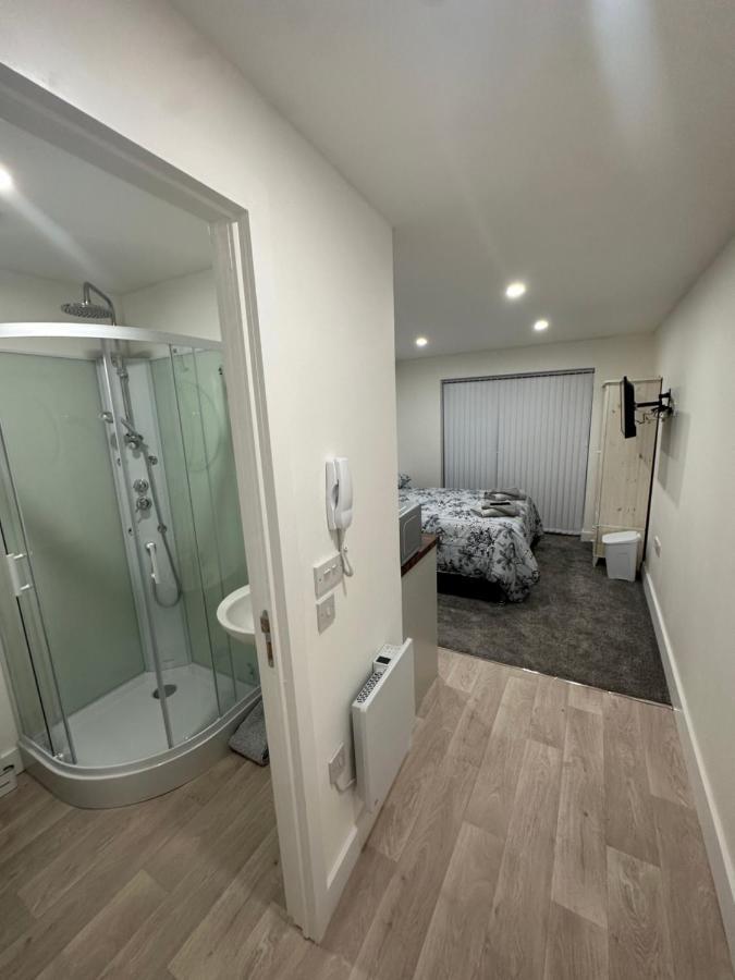 Selborne Studios Off Road Gated Parking Coventry Exterior foto