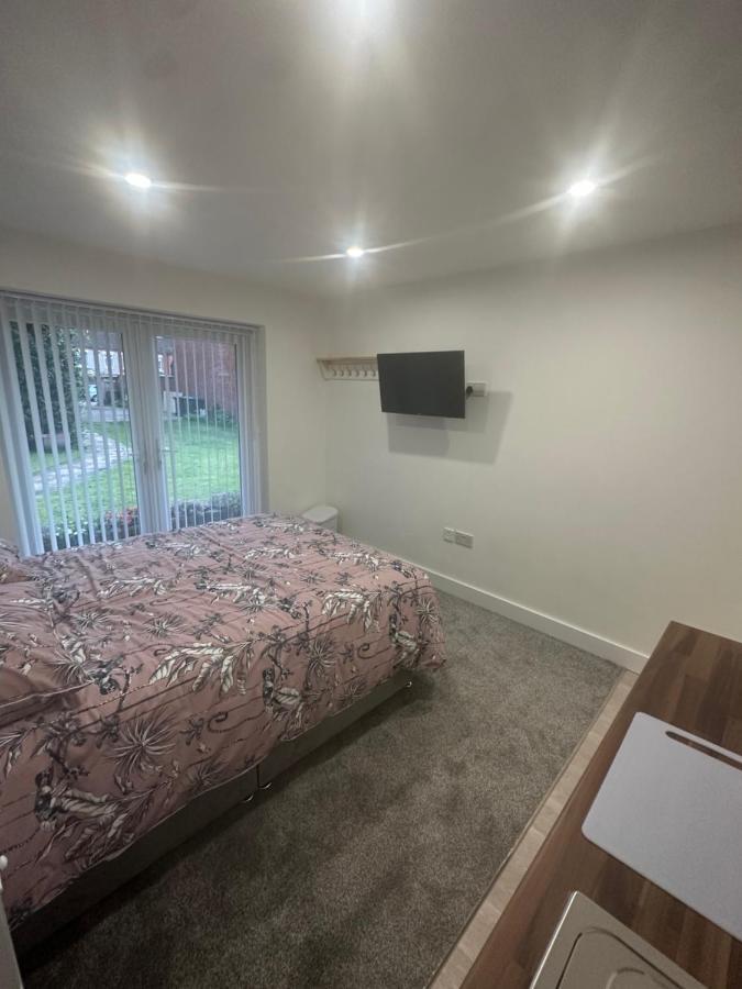 Selborne Studios Off Road Gated Parking Coventry Exterior foto