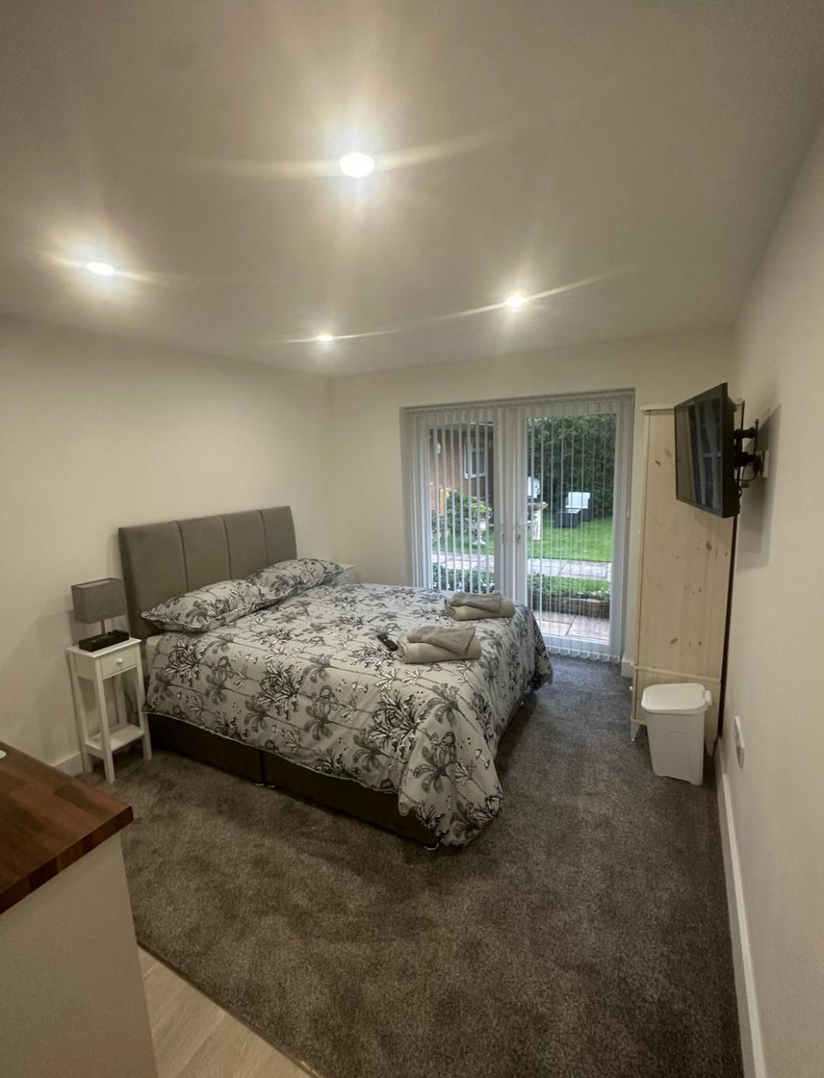 Selborne Studios Off Road Gated Parking Coventry Exterior foto