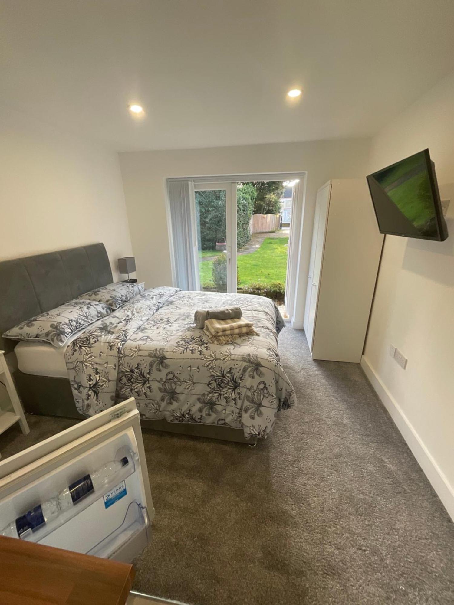 Selborne Studios Off Road Gated Parking Coventry Exterior foto