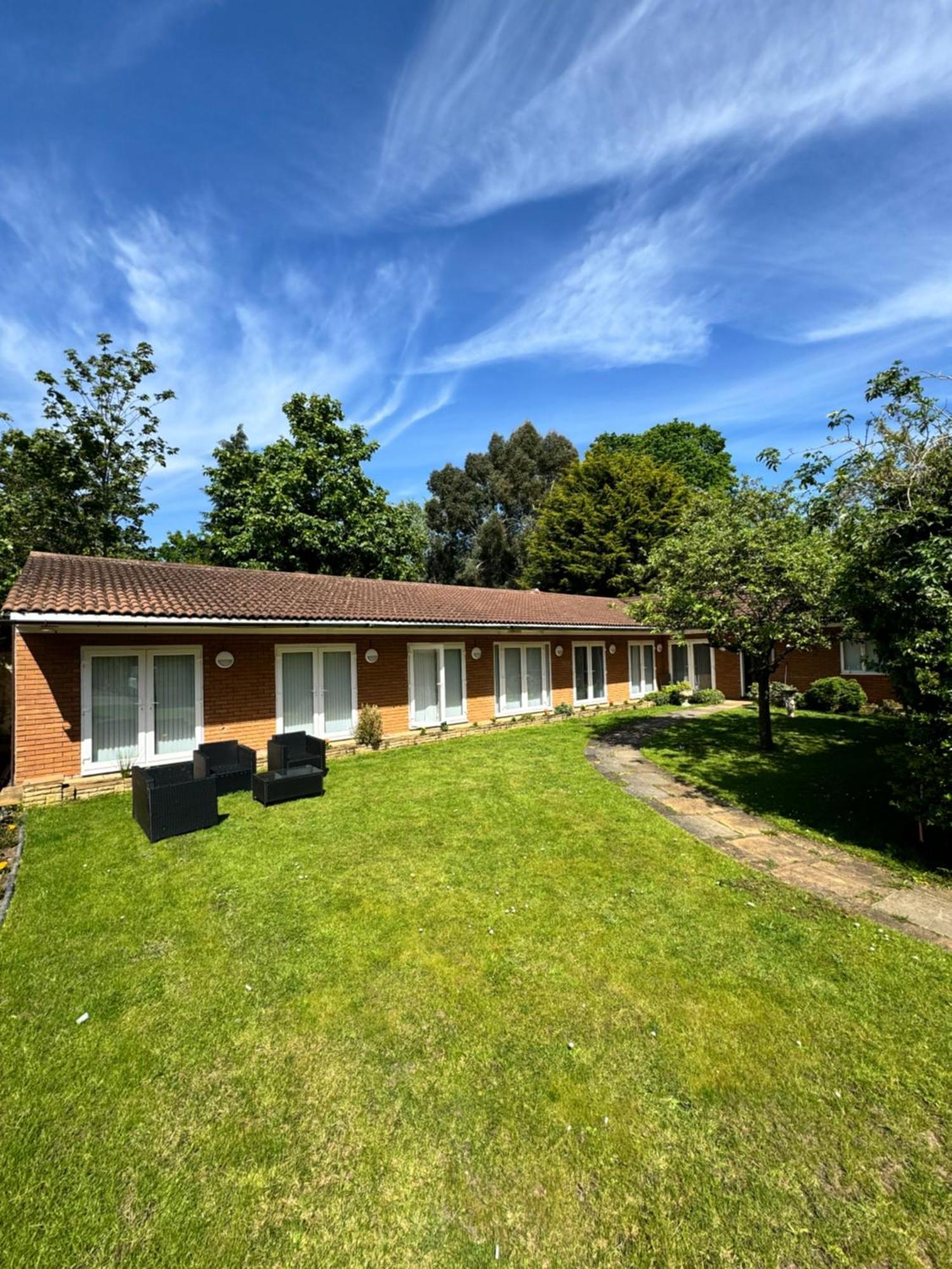 Selborne Studios Off Road Gated Parking Coventry Exterior foto